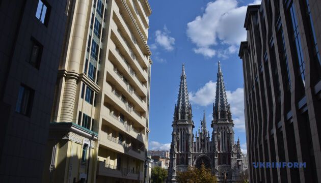 Католицька парафія просить Зеленського передати їй костел Святого Миколая у Києві