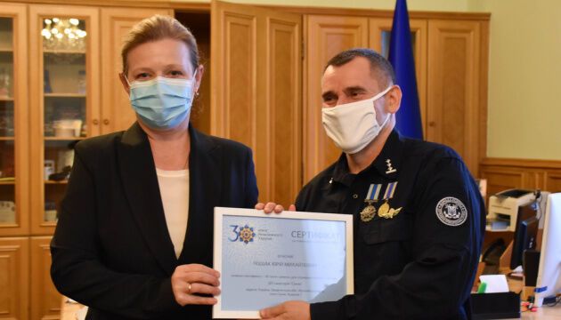 Лапутіна вручила 64 ветеранам зі складними пораненнями сертифікати на реабілітацію