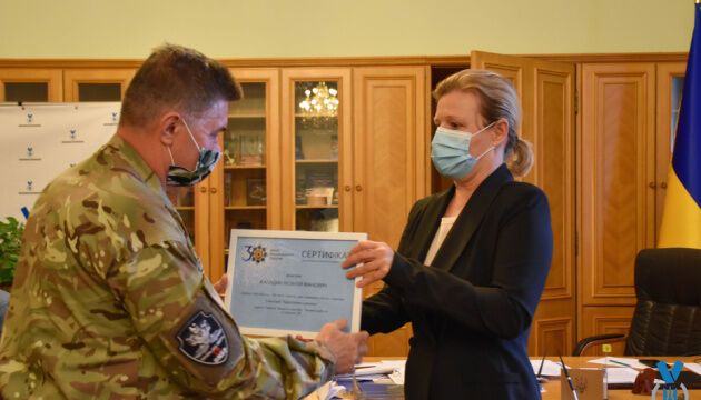 Лапутіна вручила 64 ветеранам зі складними пораненнями сертифікати на реабілітацію