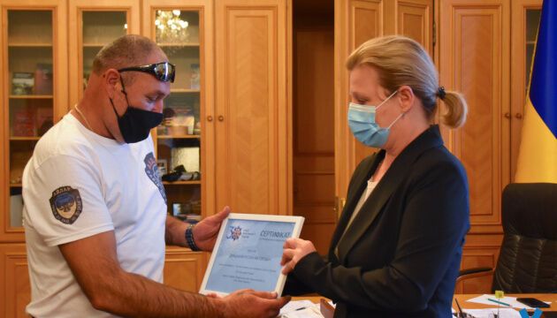 Лапутіна вручила 64 ветеранам зі складними пораненнями сертифікати на реабілітацію