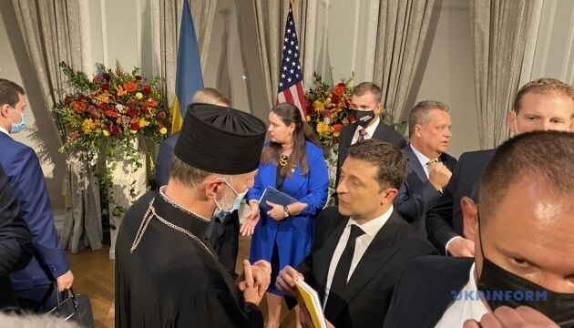 Зеленський запевнив діаспору США: Обов’язково реалізуємо ідею подвійного громадянства