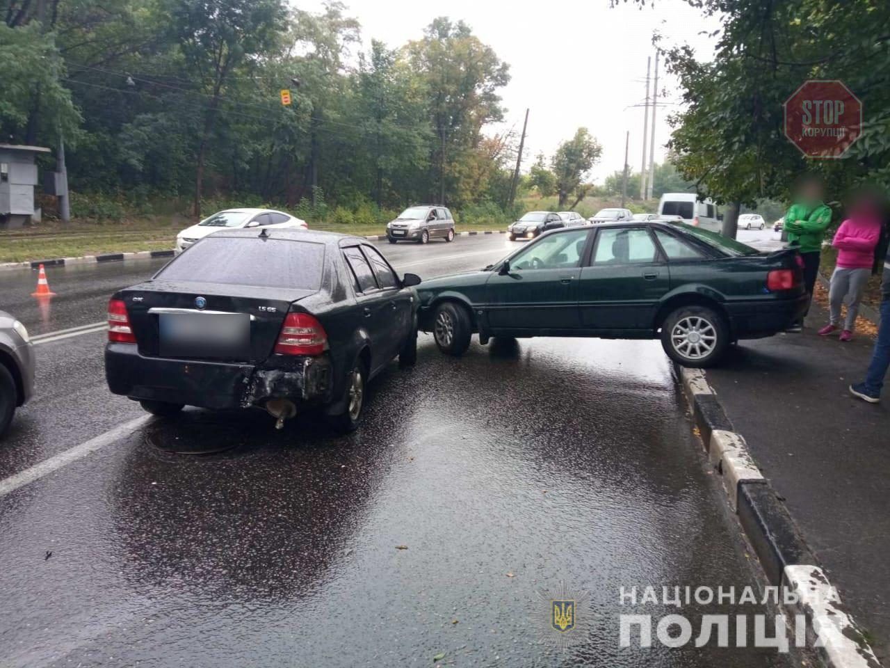  У Київському районі Харкова зіткнулися п'ять автівок Фото: Нацполіція
