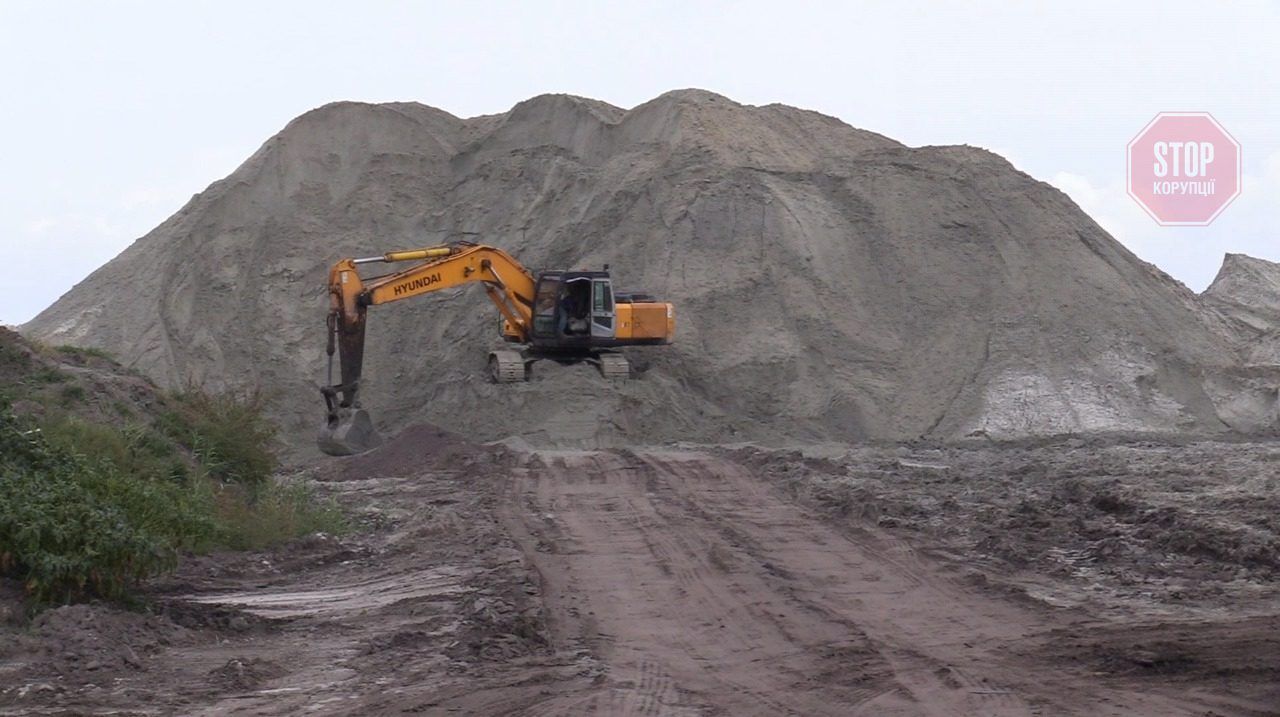  Крадений пісок везуть на ''Велике будівництво'' Фото: СтопКор