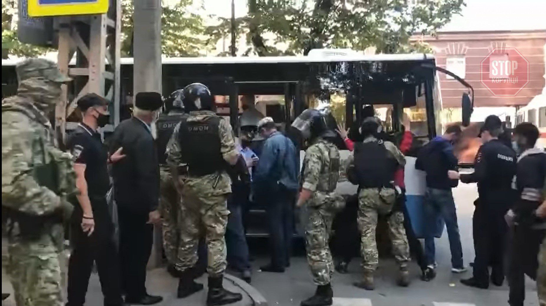  Незаконні затримання кримських татар Фото: скриншот