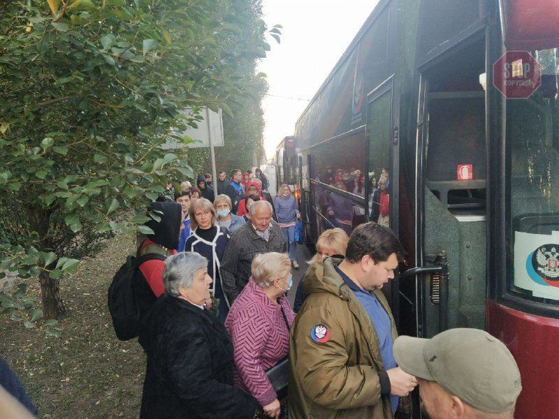  З ОРДЛО автобусами вивозять «виборців» до Росії для голосування