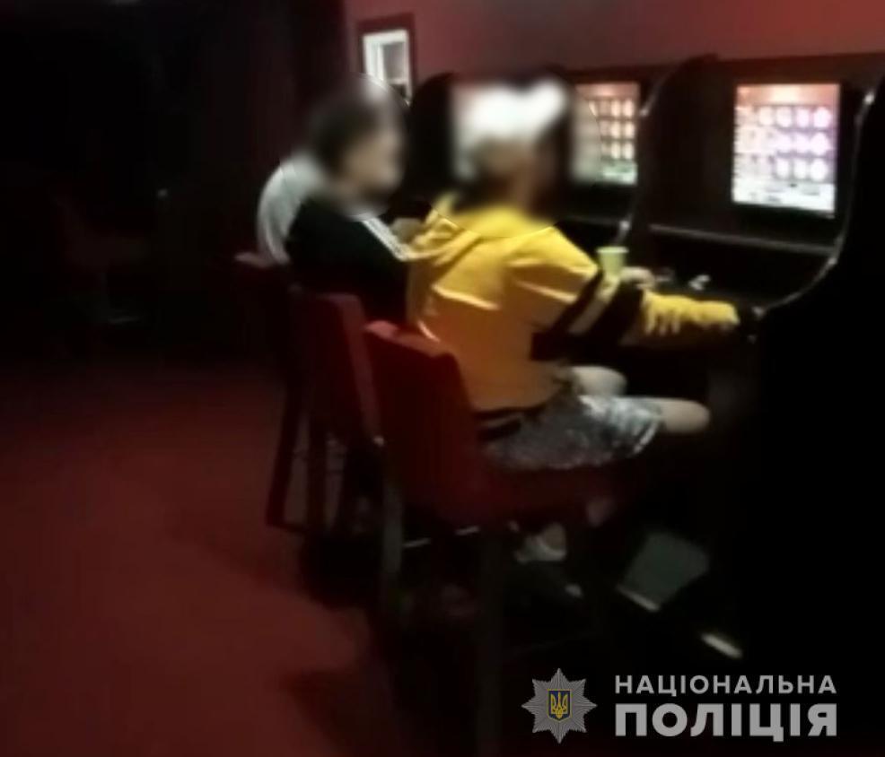 Правоохоронці Одещини припинили роботу двох нелегальних гральних закладів