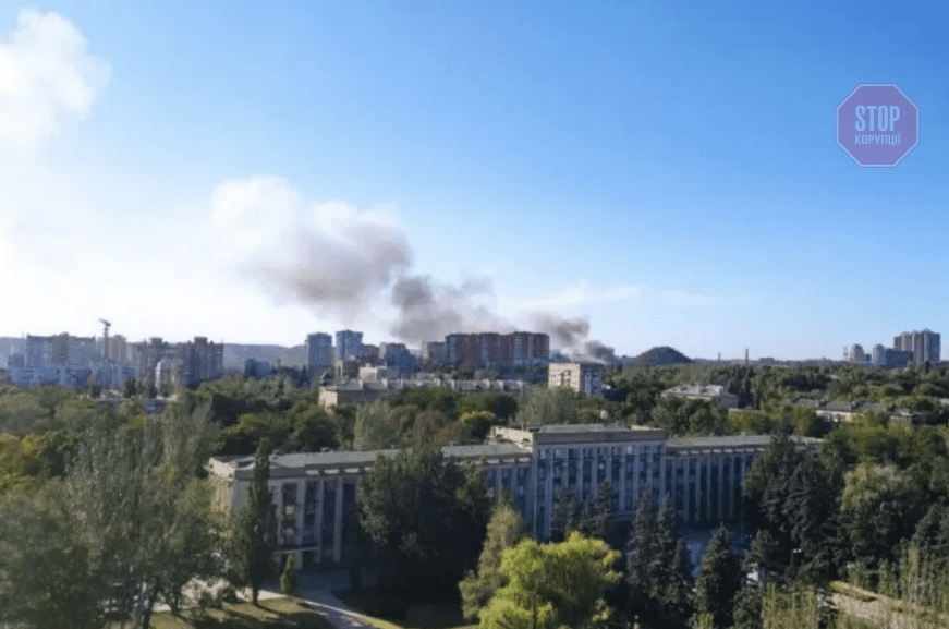  У Донецьку на підприємстві спалахнула потужна пожежа Фото: скріншот