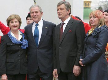  Президент США Джордж Буш-молодший з дружиною Лорою і Віктор Ющенко з дружиною Катериною у Києві, 2006 рік