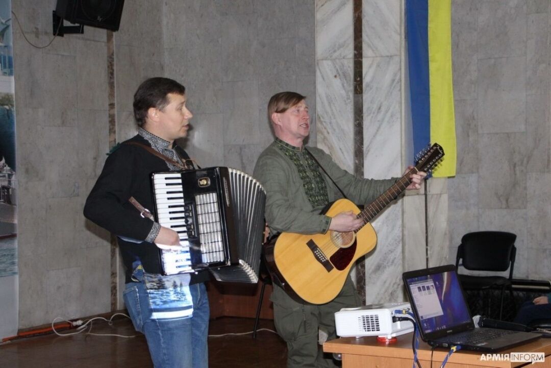 СУМ передала дітям українських воїнів різдвяні подарунки від діаспори