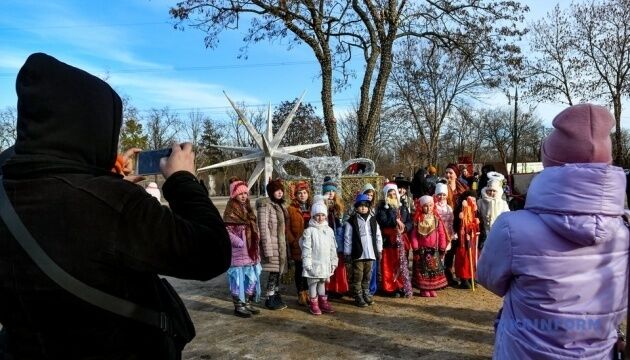Вертепи та забави: на Хортиці провели фестиваль «Козацька коляда»