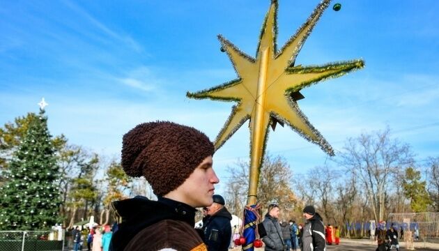 Вертепи та забави: на Хортиці провели фестиваль «Козацька коляда»