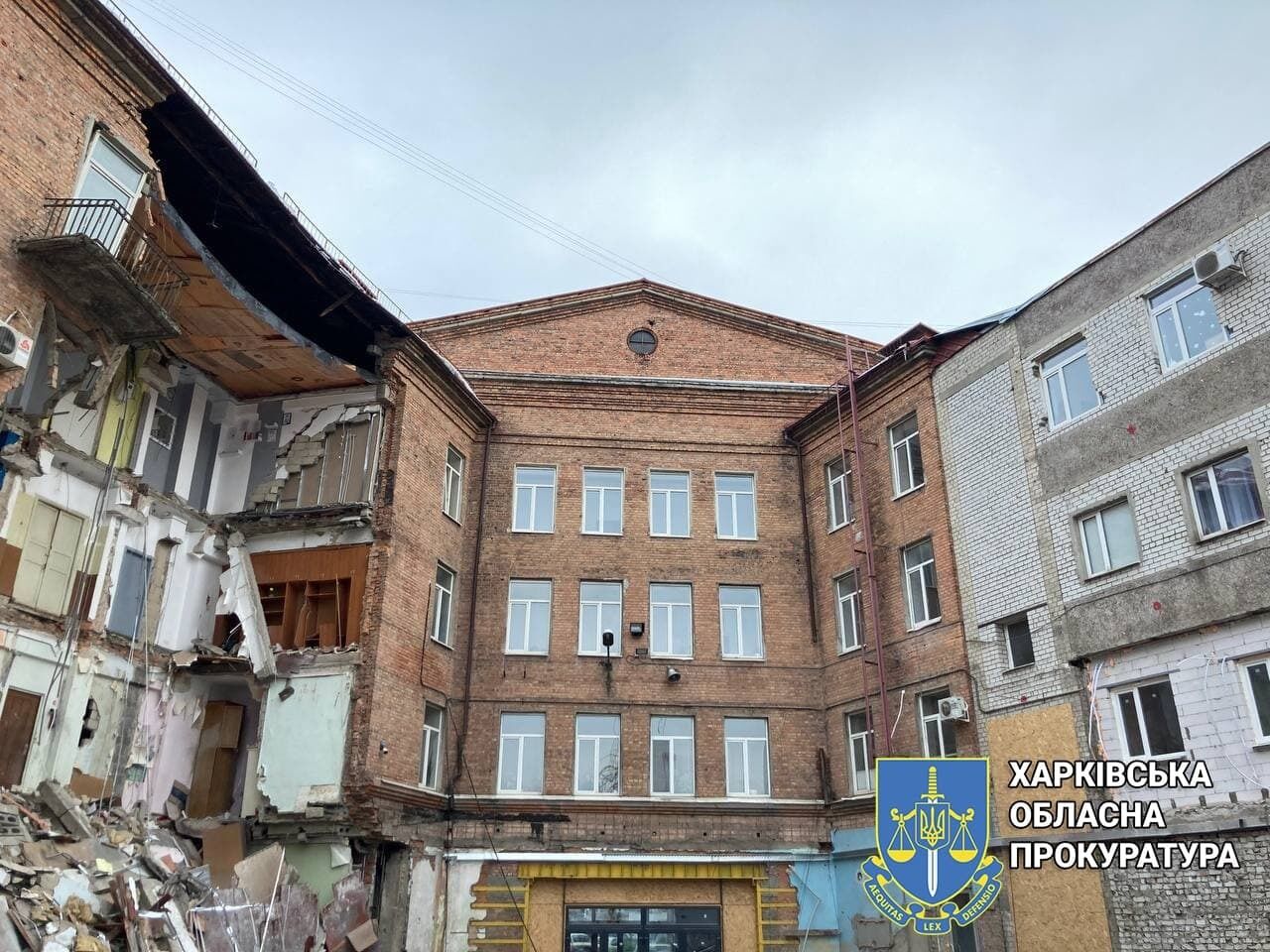 Обвал офісної будівлі по проспекту Гагаріна — розпочато кримінальне провадження (ВІДЕО, ФОТО)
