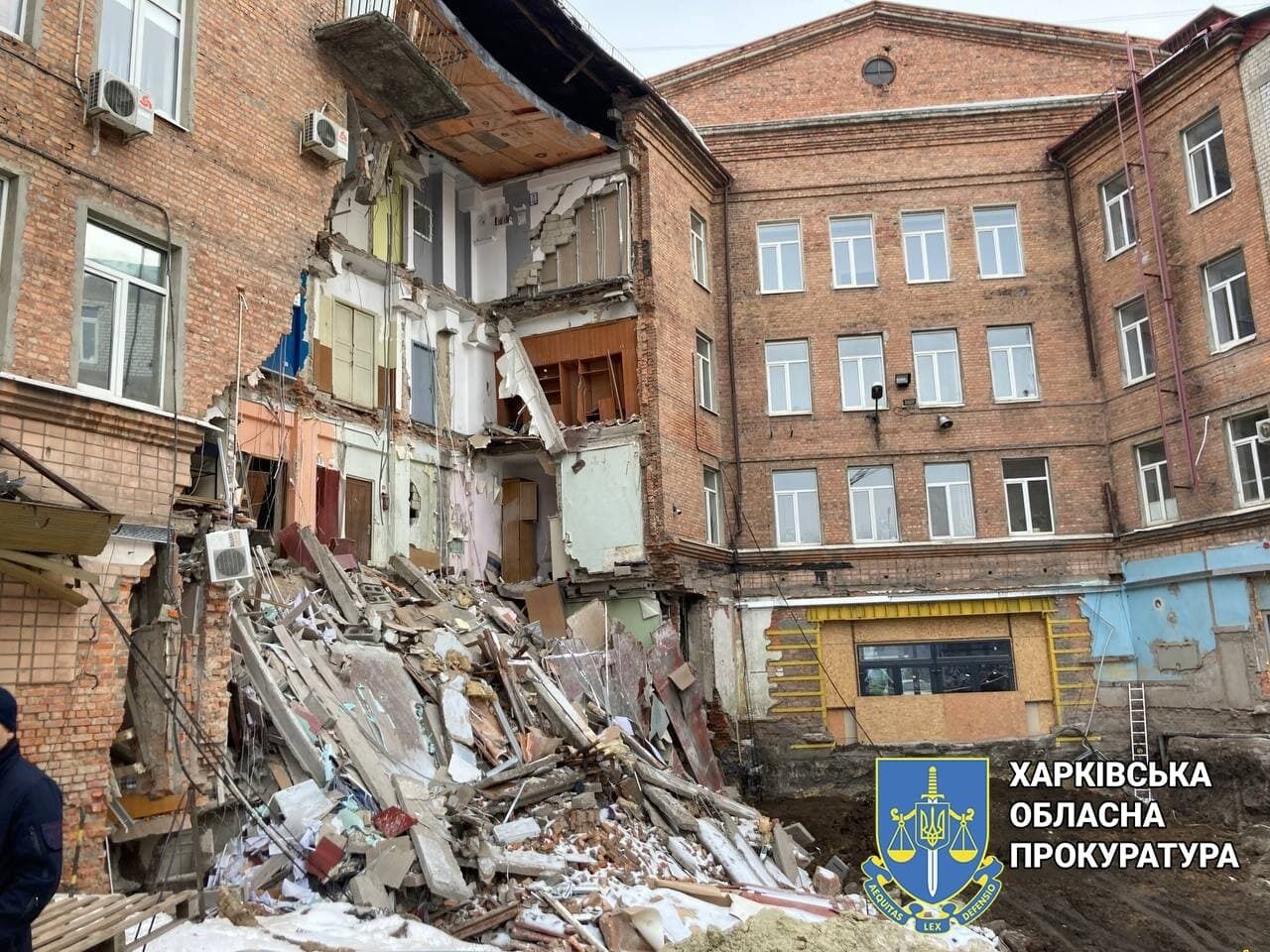 Обвал офісної будівлі по проспекту Гагаріна — розпочато кримінальне провадження (ВІДЕО, ФОТО)