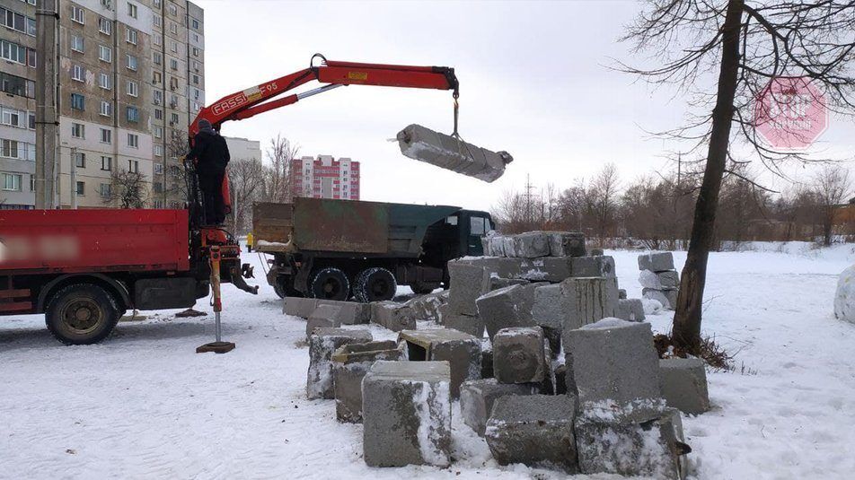  У Харкові демонтували «Стоунхендж» Фото: Суспільне