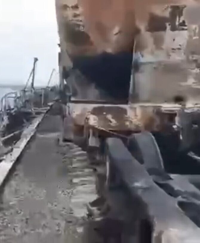 Вагон, пошкоджений внаслідок пожежі на Кримському мосту