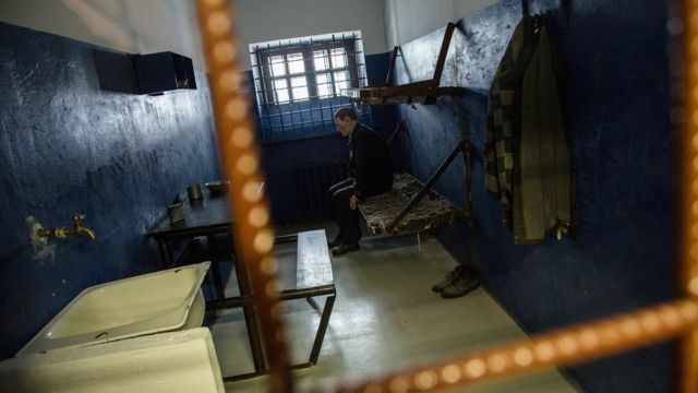 Викрадених людей на окупованих територіях тримають у тюрмах і катівнях