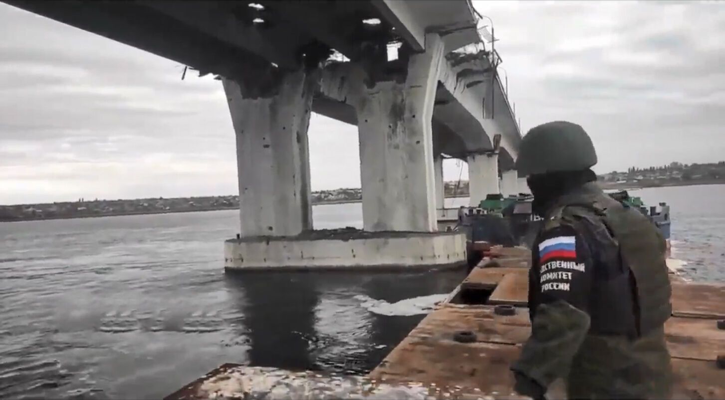 Последствия ударов HIMARS по Антоновскому мосту