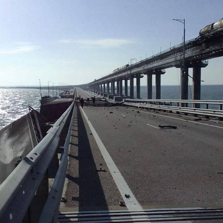 Пошкодження покриття Кримського мосту