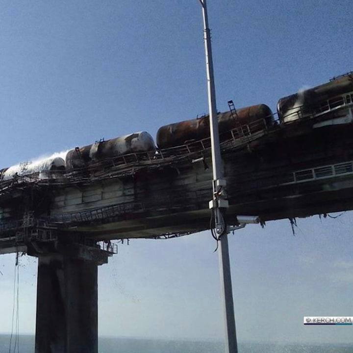 Повреждение железнодорожного пролета Крымского моста