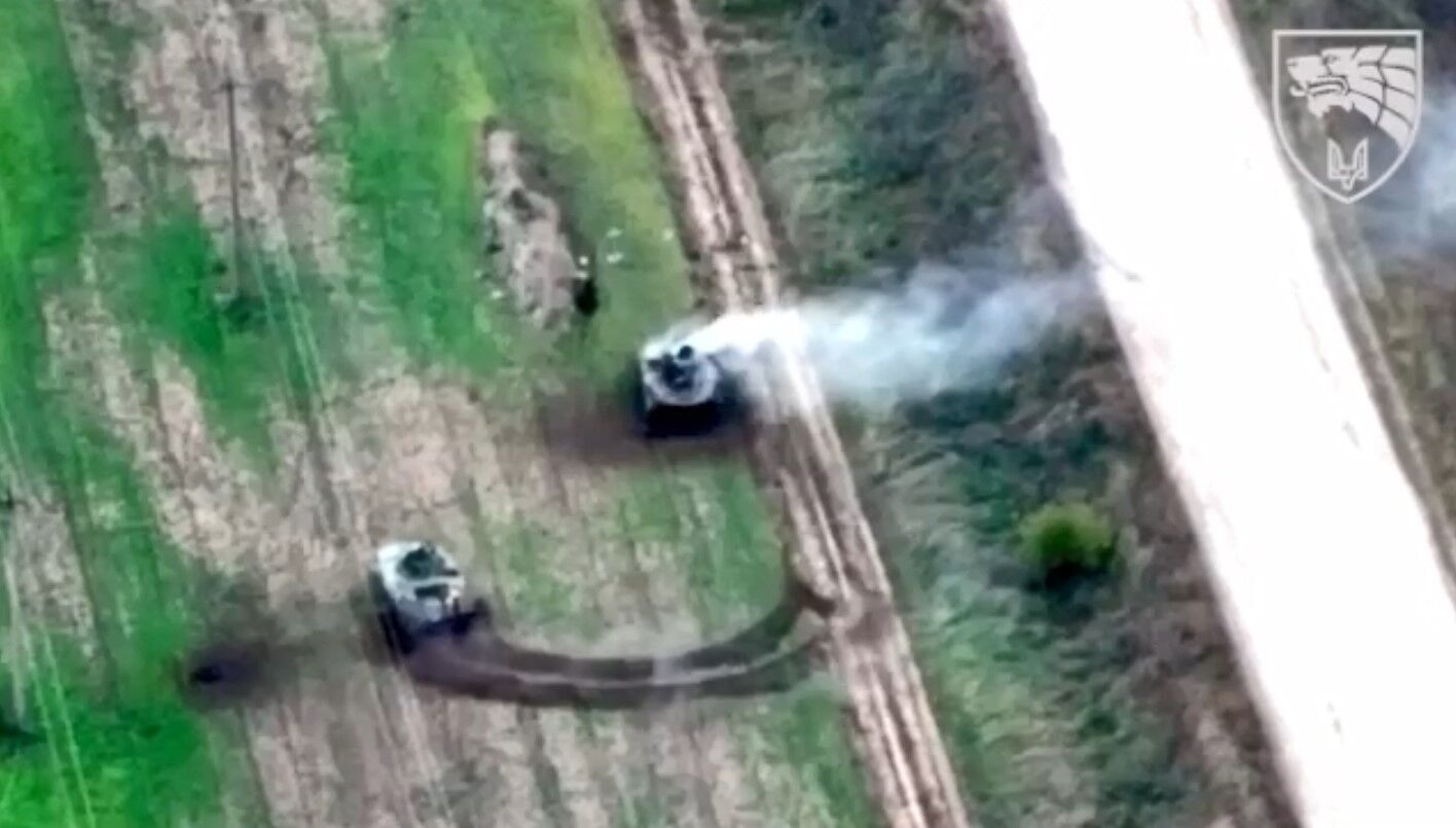 Бійці ЗСУ показали, як двома пострілами зупинили рух десантури рф на Херсонщині (відео)