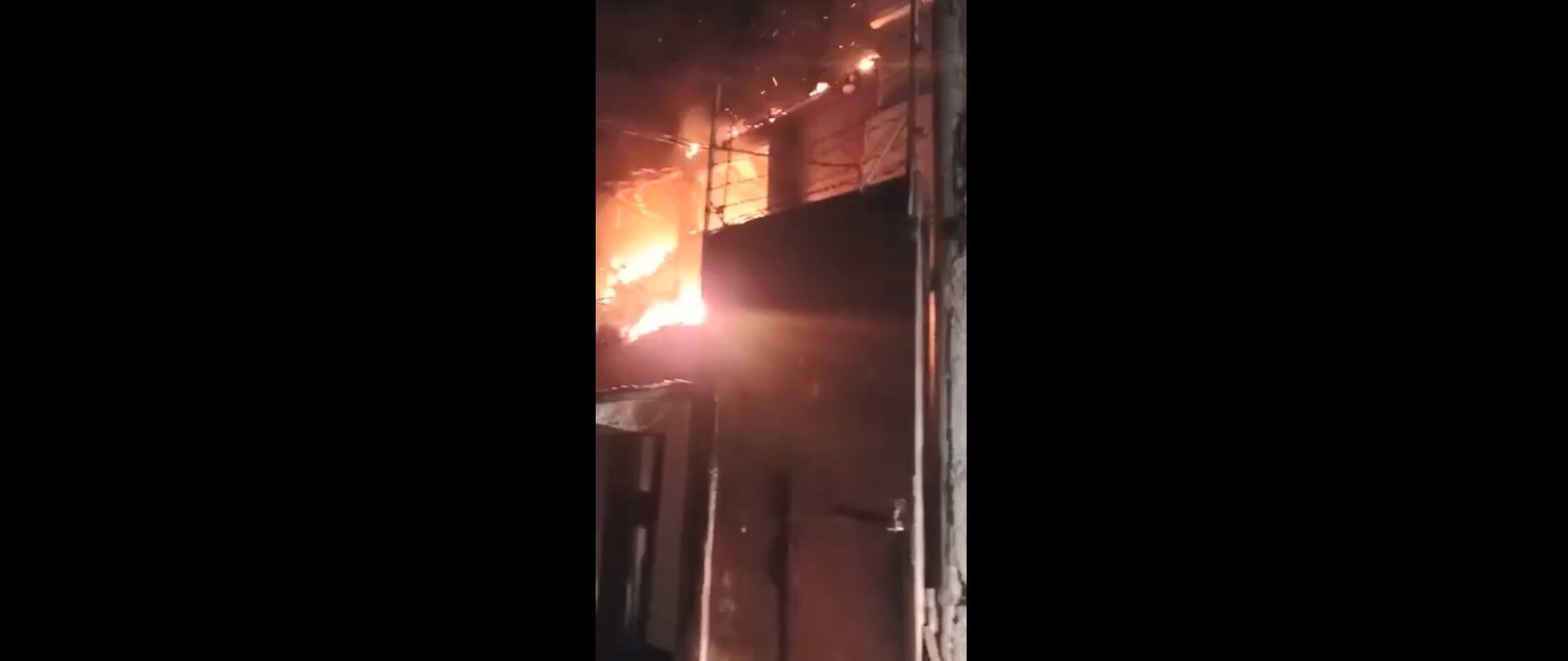 У Херсоні почалась пожежа: що відомо (відео)