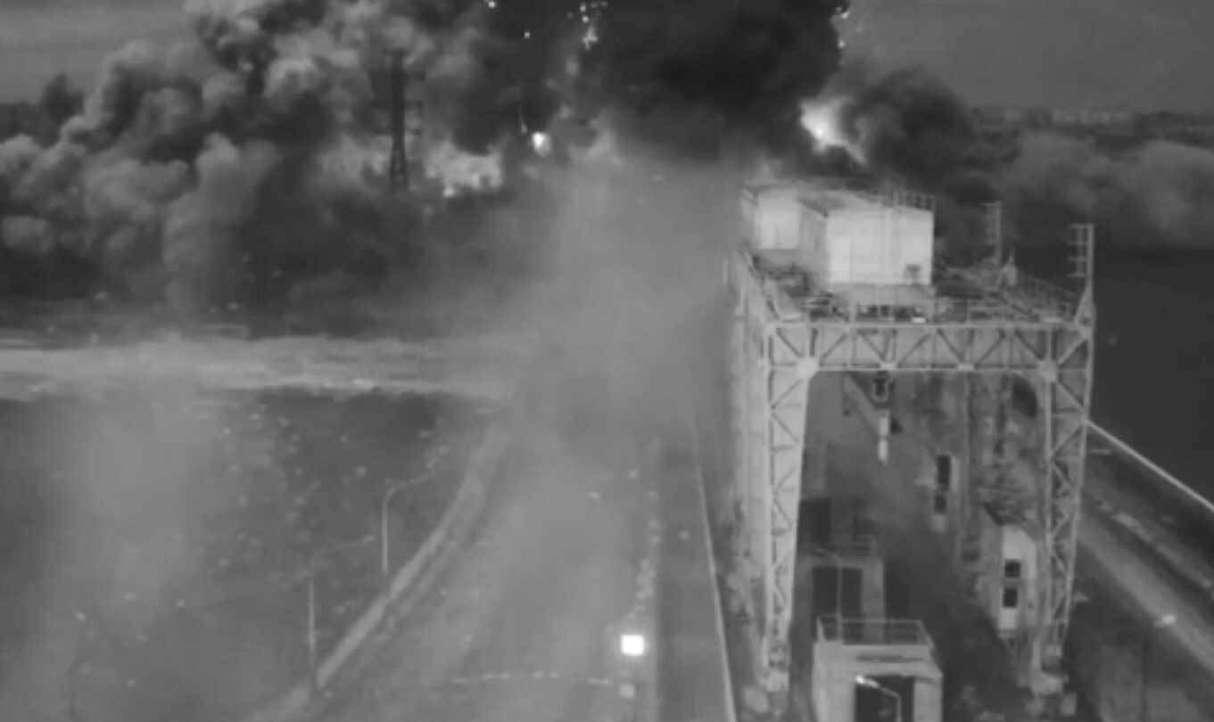 Оприлюднено кадри підриву мосту на Каховській ГЕС (відео)