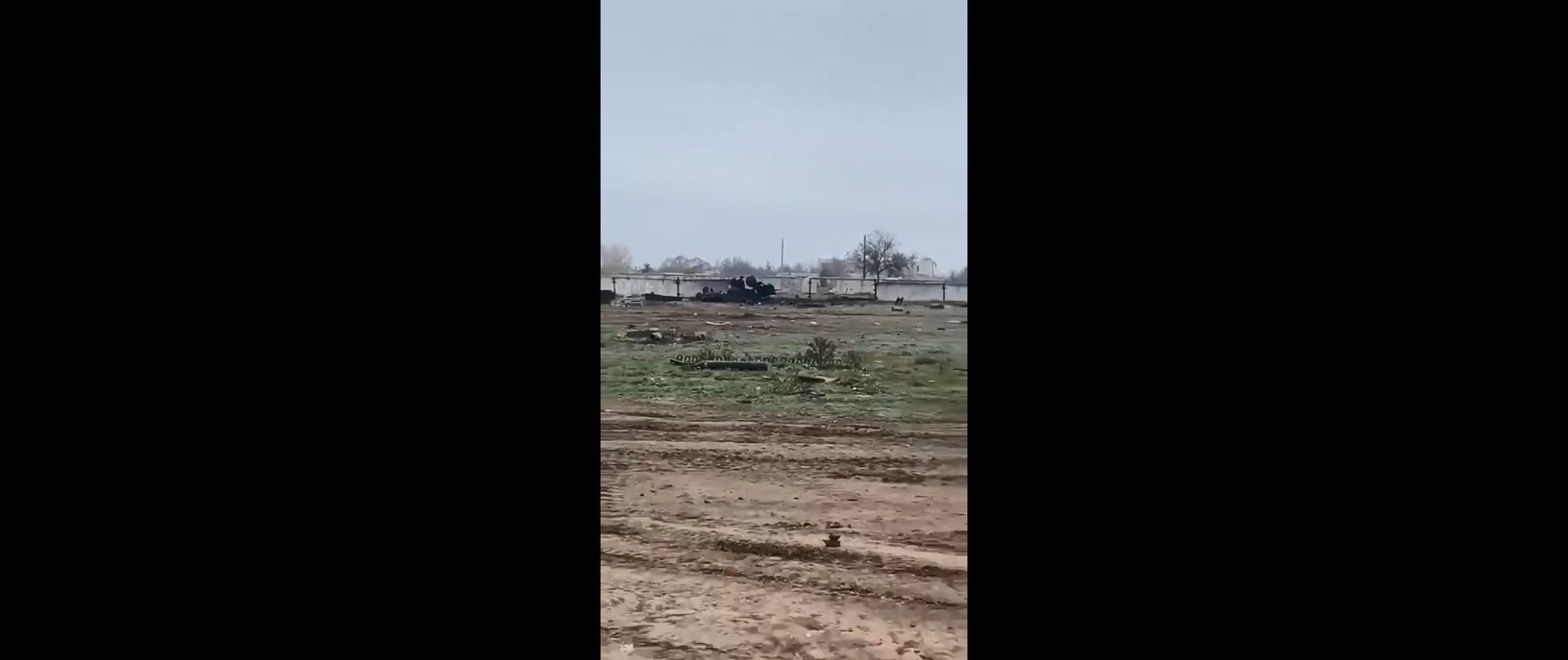 ВСУ показали видео из Чернобыевки: поле усеяно ''трупами'' танков (видео)