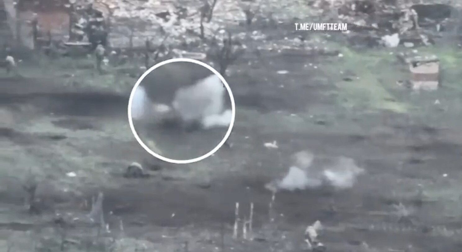 Бойцы ВСУ показали удар под Бахмутом: по армии рф работает гранатомет Mk19 (видео)