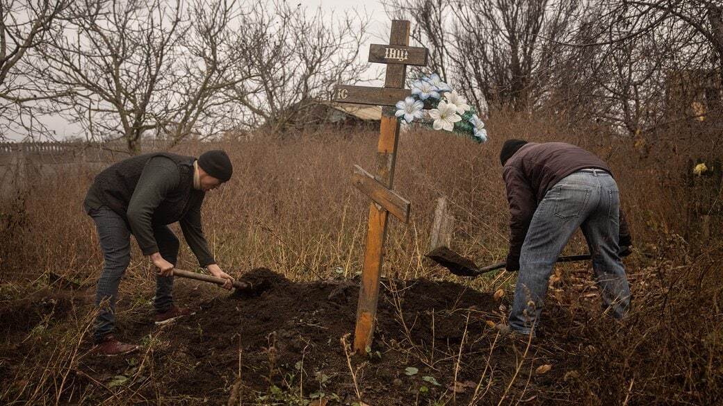 На Херсонщині біля Правдиного виявлено масове поховання жертв рф: NYT