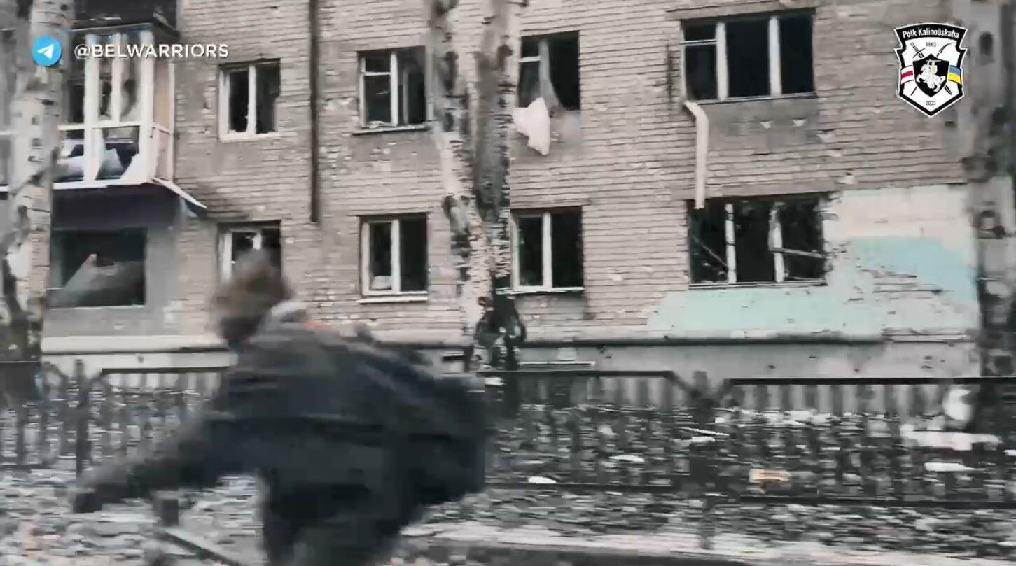 Бійці Полку Калиновського показали Бахмут: місто – в обороні, позиції – в багні (відео)
