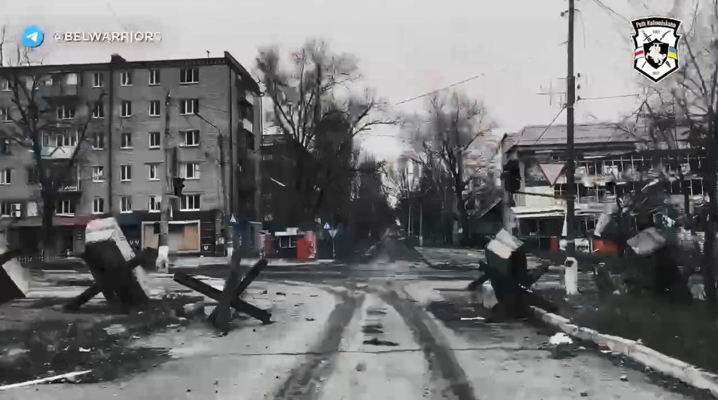Бійці Полку Калиновського показали Бахмут: місто – в обороні, позиції – в багні (відео)