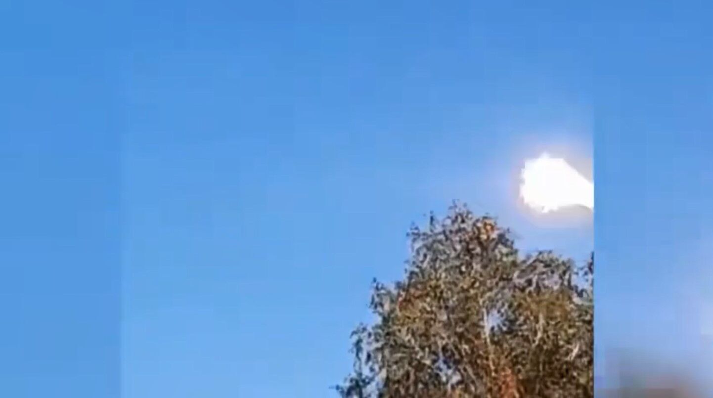 Российский дрон встречается с украинской ракетой