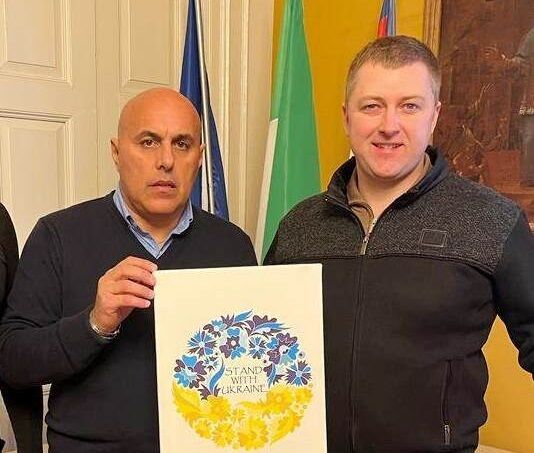 Волонтер Александр Артемчук встретился с мэром города Камери