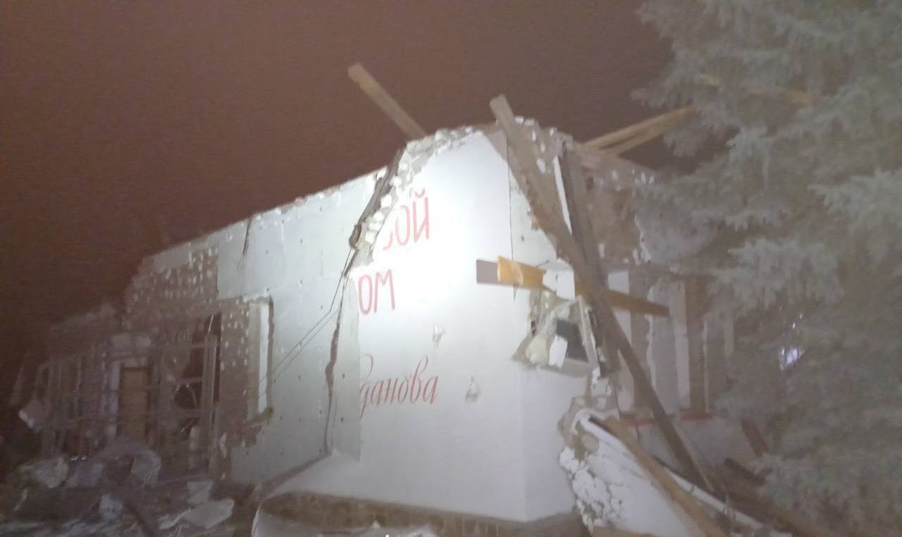 Руїни будівлі-штабу ''вагнерівців'' після удару HIMARS
