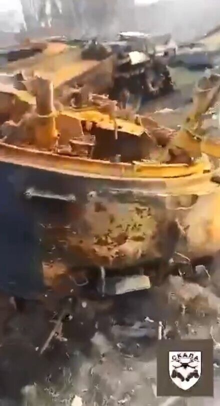 Бойцы ВСУ показали два танка Т-90, сожженных под Бахмутом (видео)