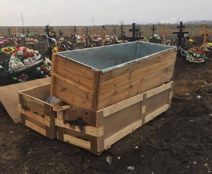 Цинкові труни ліквідованих в Україні воїнів рф викинули прямо на звалище під Ростовом