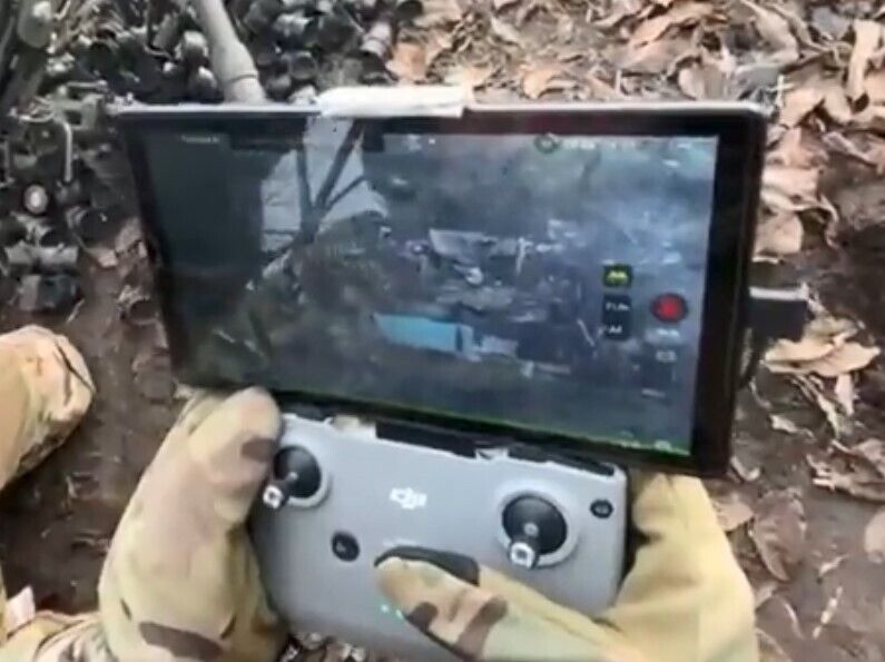 Экран с панелью управления дроном