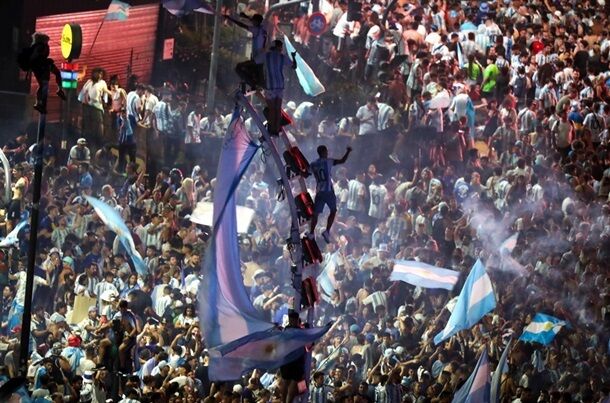 Святкування перемоги Аргентини на ЧС-2022 порівняли із майбутніми святкуваннями перемоги в Україні (відео)