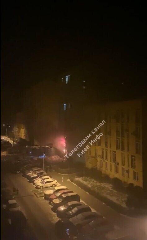 Начало пожара в ''Комфорт тауне'' в Киеве
