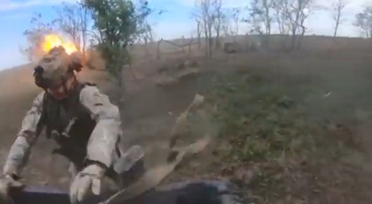 Бойцы ВСУ показали 50 секунд из жизни минометчиков: мина взорвалась чуть ли не в упор (видео)