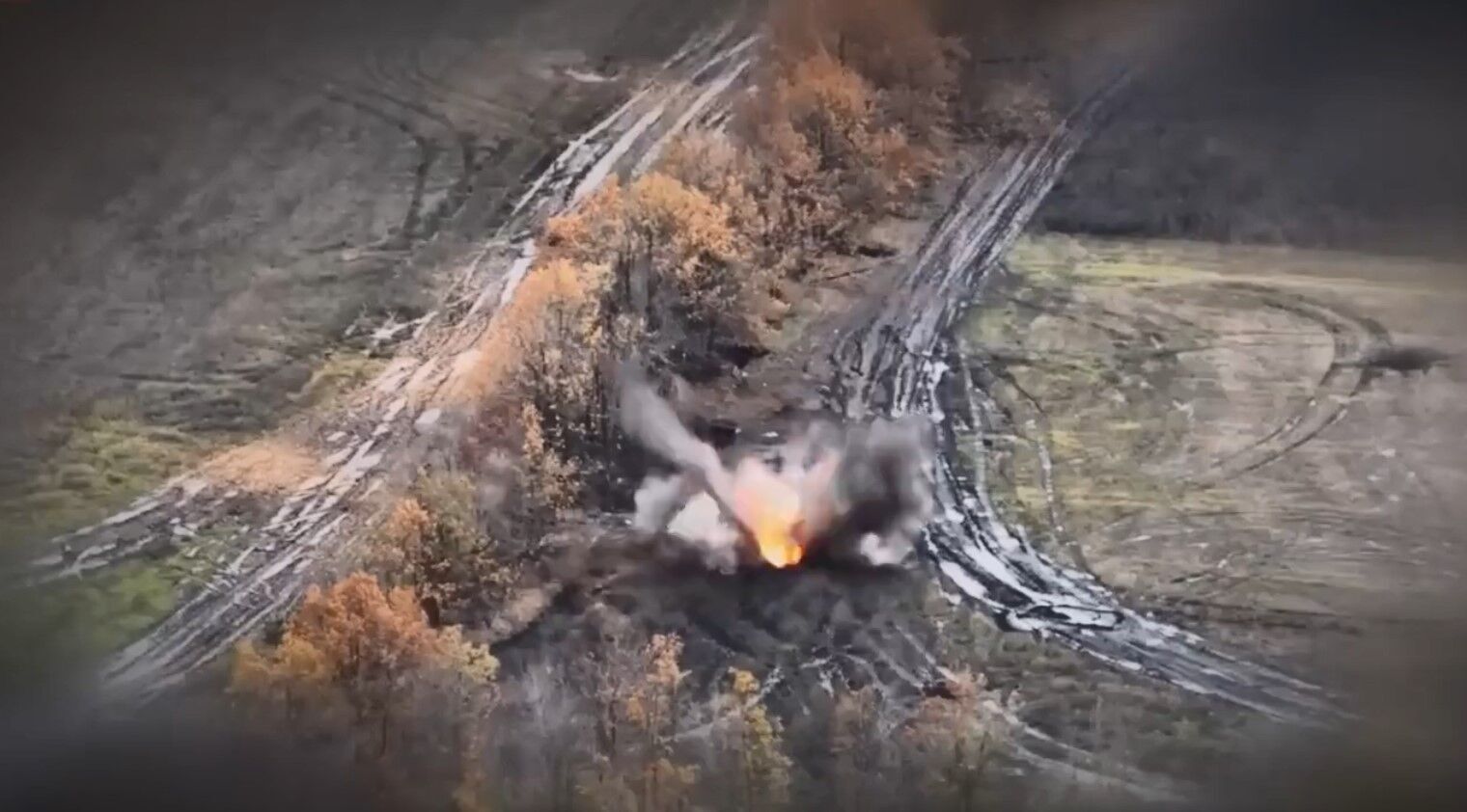Взрыв снаряда, выпущенного украинским танком