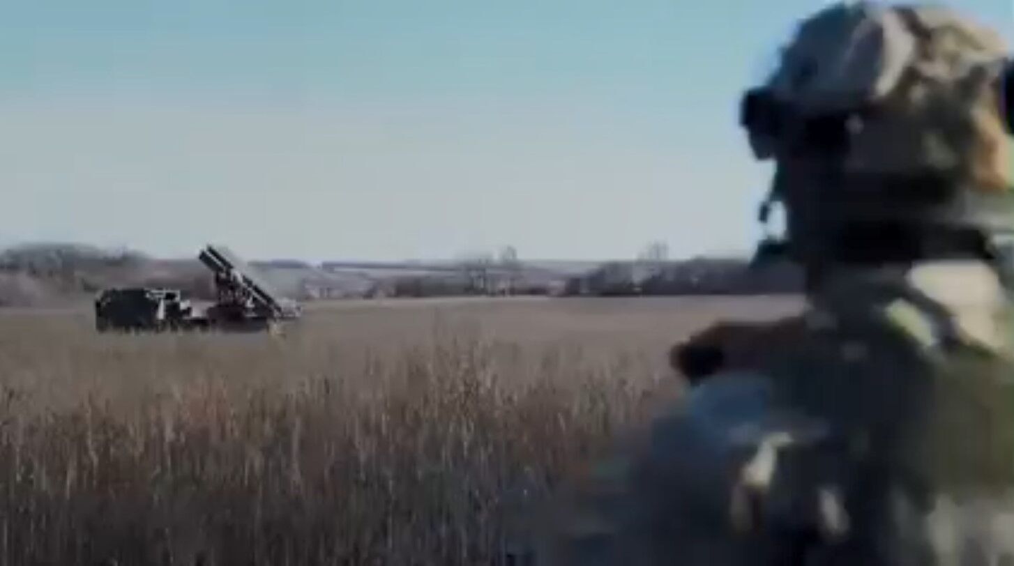 Опубліковано кадри роботи РСЗВ ''Буревій'': прознозують важку зиму для армії рф (відео)
