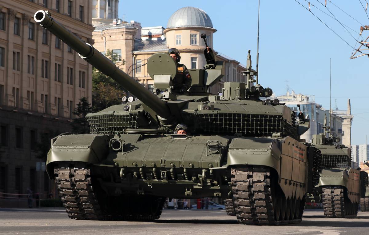Бойцы ВСУ уничтожили танк Т-90М ''Прорыв'' на Луганщине: стоял прямо посреди улицы (видео)