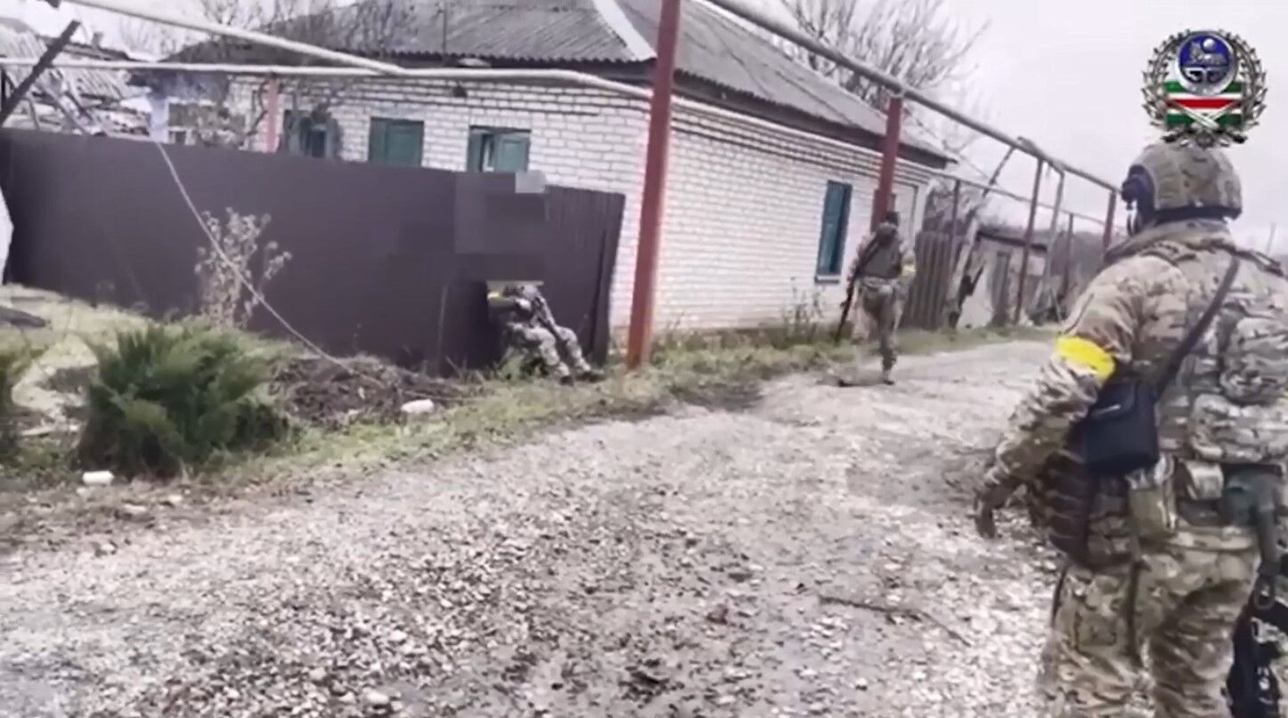 Чеченські добровольці показали кадри з Соледару: гримить артилерія, стріляють (відео)