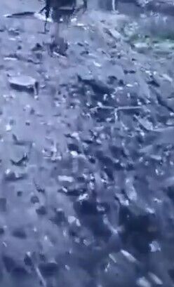 Відео з Бахмута: евакуація пораненого бійця ЗСУ під обстрілами рф (відео)