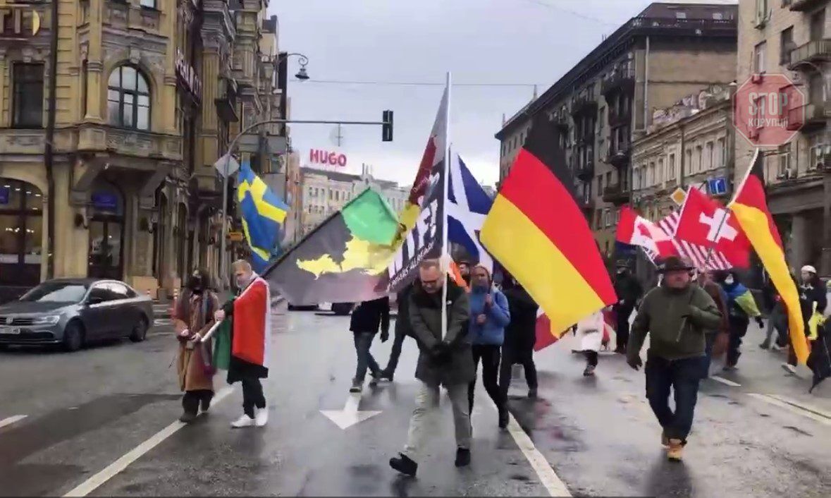  Марш єдності у Києві продовжує Марш, який відбувся у Харкові напередодні. Фото: скрін відеотрансляції Радіо Свобода