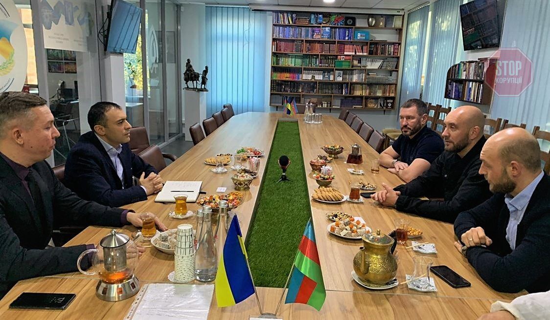  Антикорупціонери з ВГО ''Стоп корупції'' домовилися про дружбу з представниками діаспори Азербайджану Фото: СтопКор