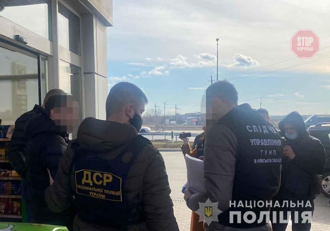  На Київщині затримали чиновника під час передачі хабаря Фото: Нацполіція