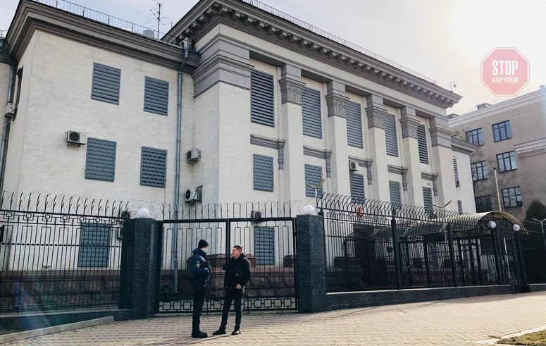  У посольстві Росії у Києві зняли прапор Фото: t.me/panchenkodi