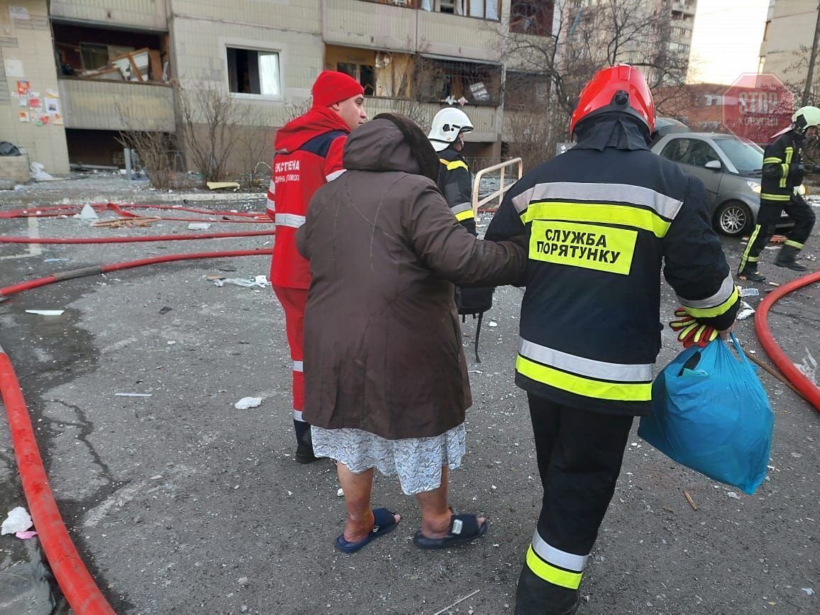  Правоохоронці евакуювали людей Фото: ДСНС України
